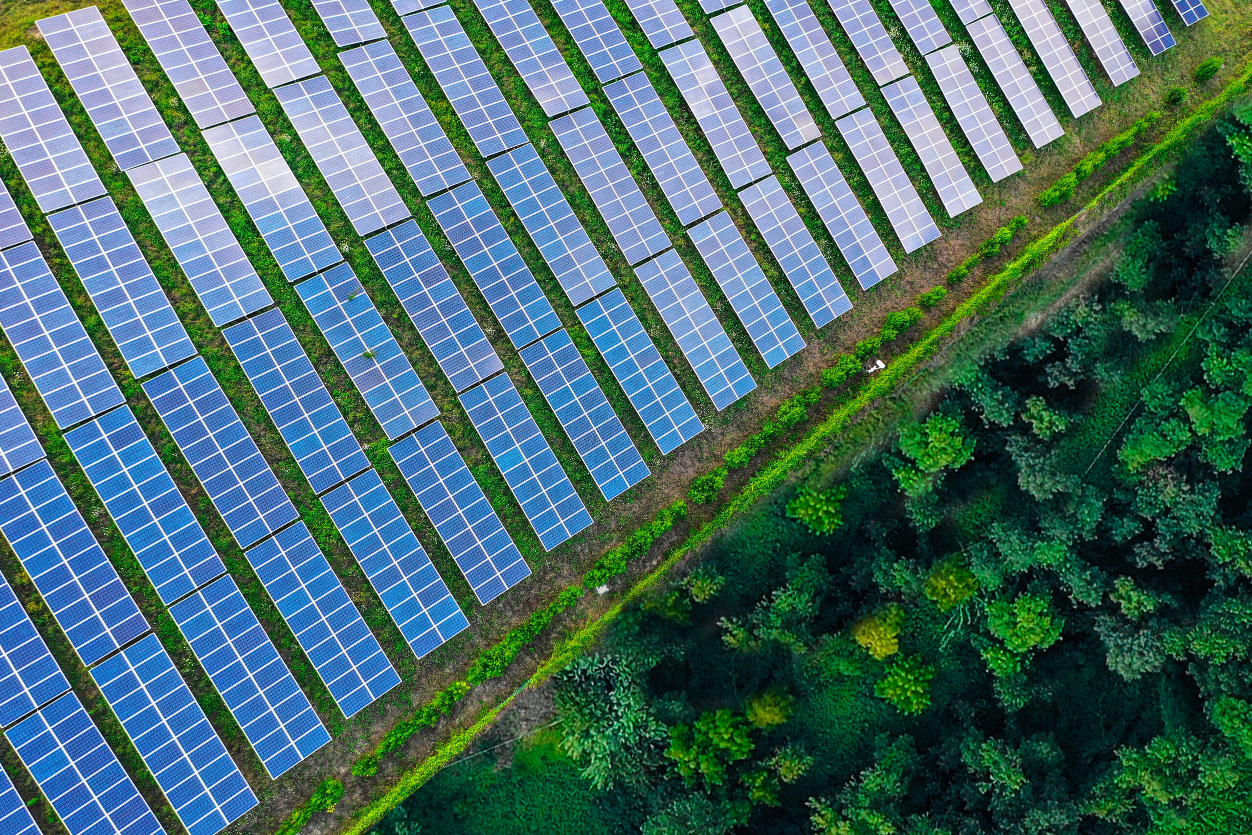 Reliable energy solutions and climate finance initiative - What We Do at GEAPP|Image is of Simon Harford announcement.